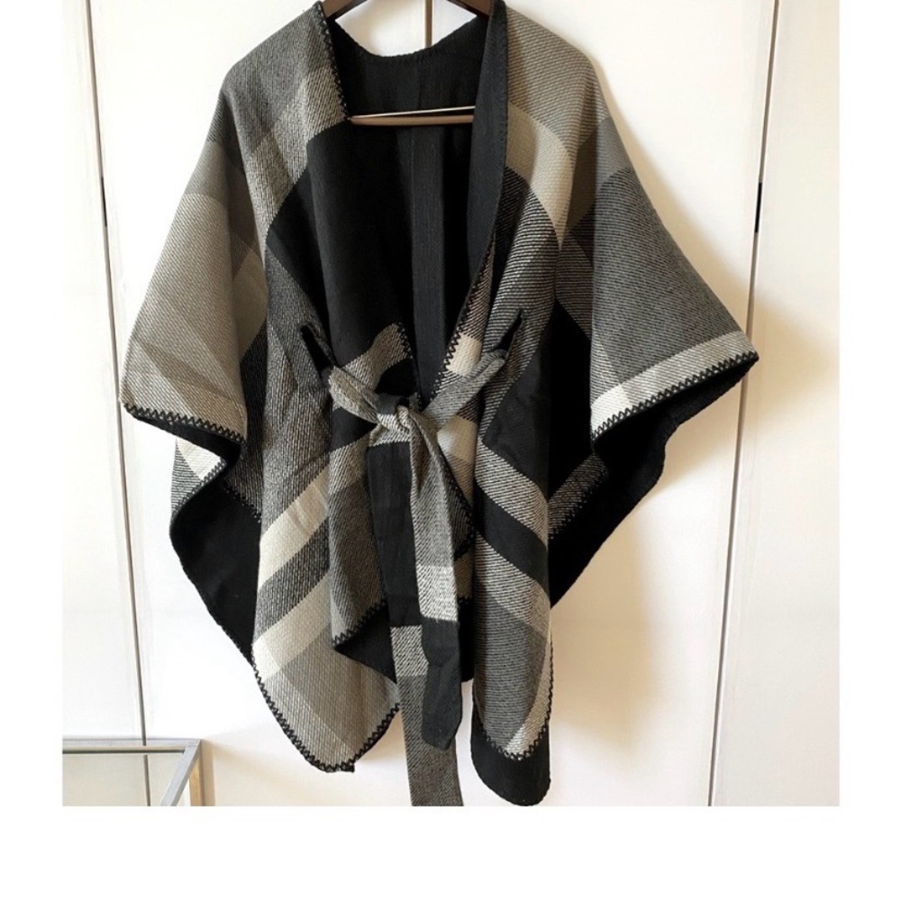 🩶🤍 NWOT Denver Hayes Black and Gray Patterned Poncho